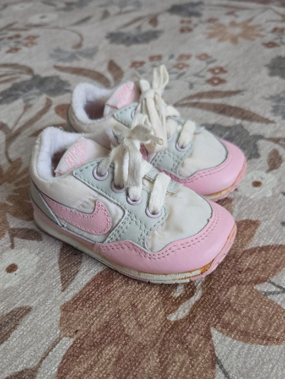 Vintage Nike Sweet Dreams II Size 3 Baby  Pink Grey